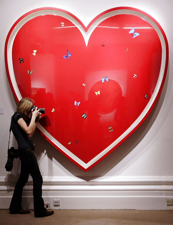 Damien Hirst  All you need is love  Scanpix 000 dv261132 1000x1300we